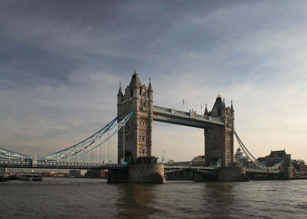 Tower Bridge in London at sunset – symbolize international document legalization. Learn how to get your documents notarized or Apostilled with NotaryPublic24.