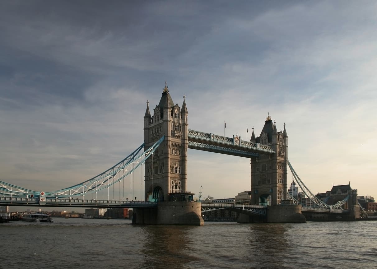 Tower Bridge in London at sunset – symbolize international document legalization. Learn how to get your documents notarized or Apostilled with NotaryPublic24.